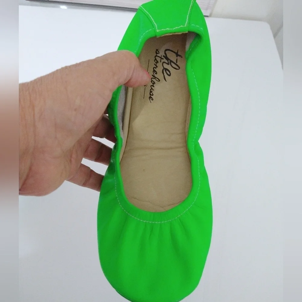 The Store House Neon Green Foldable Leather Flats Sz 6